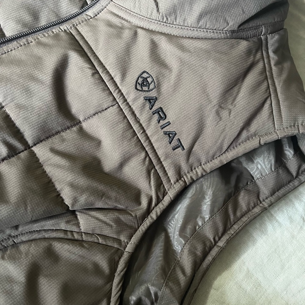 *NWOT* ARIAT WOMEN'S CRIUS INSULATED VEST